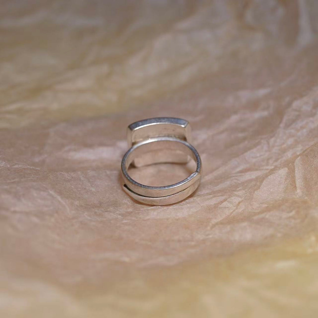 Gray Kitten Mouth Ring