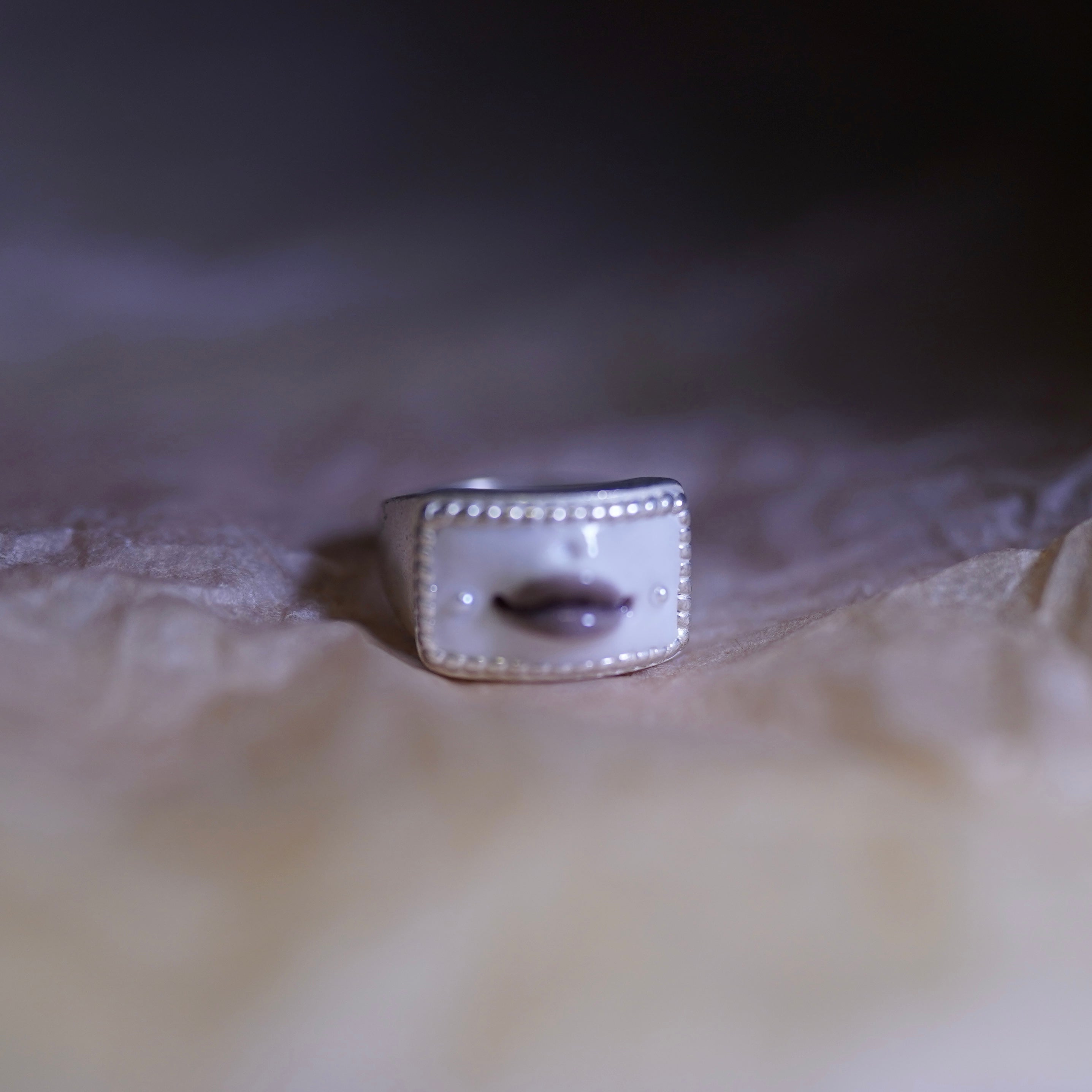 Gray Lips Ring