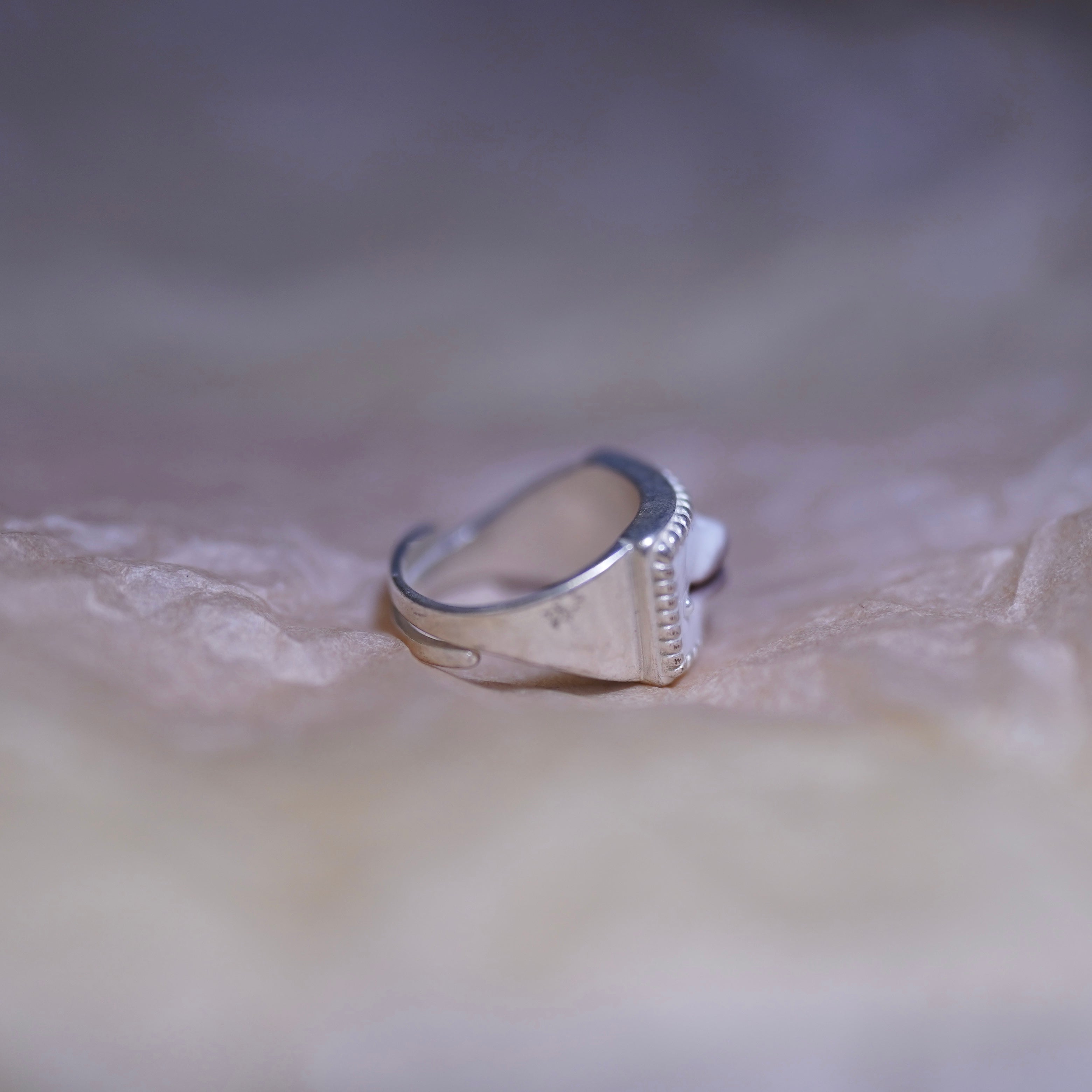 Gray Lips Ring