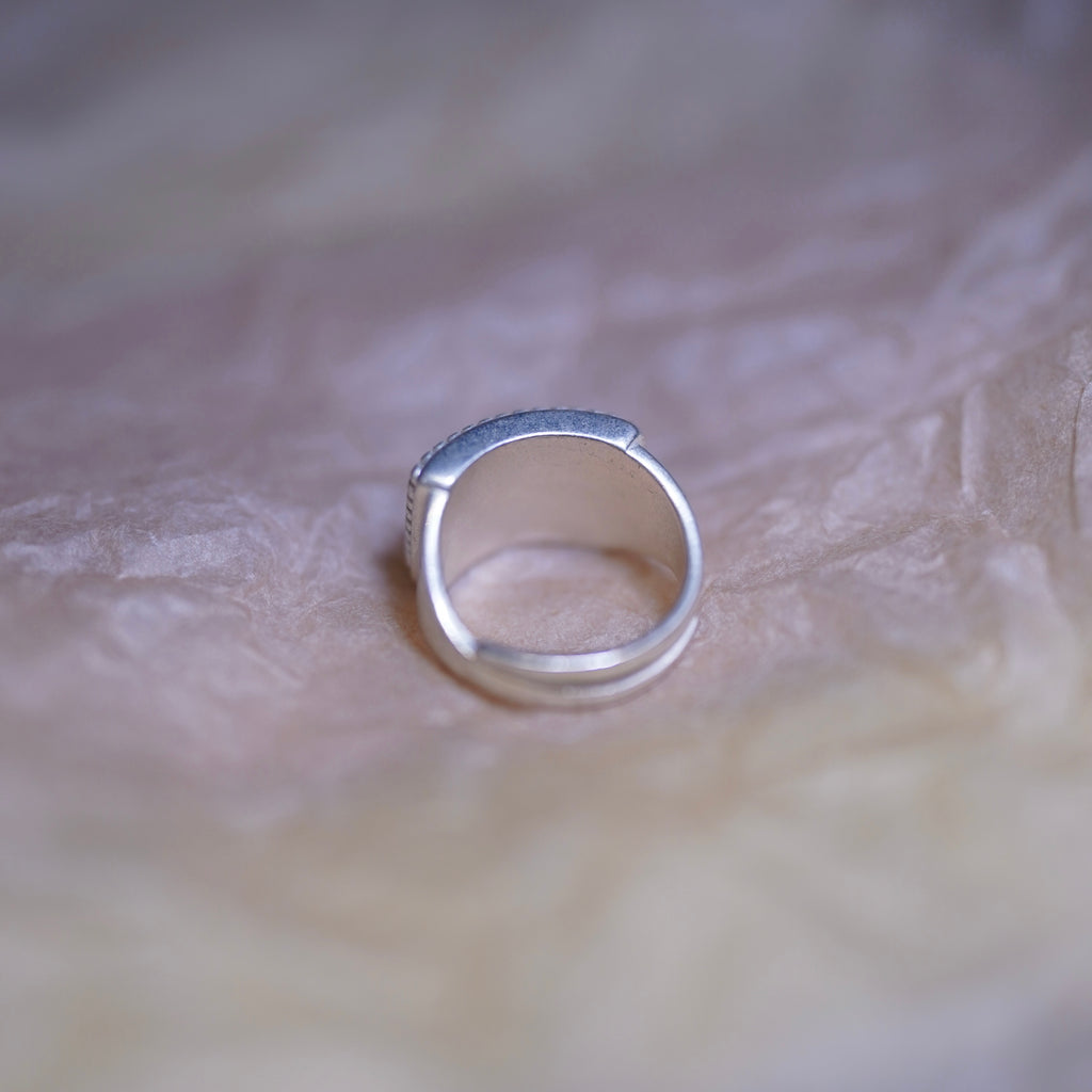 Gray Lips Ring