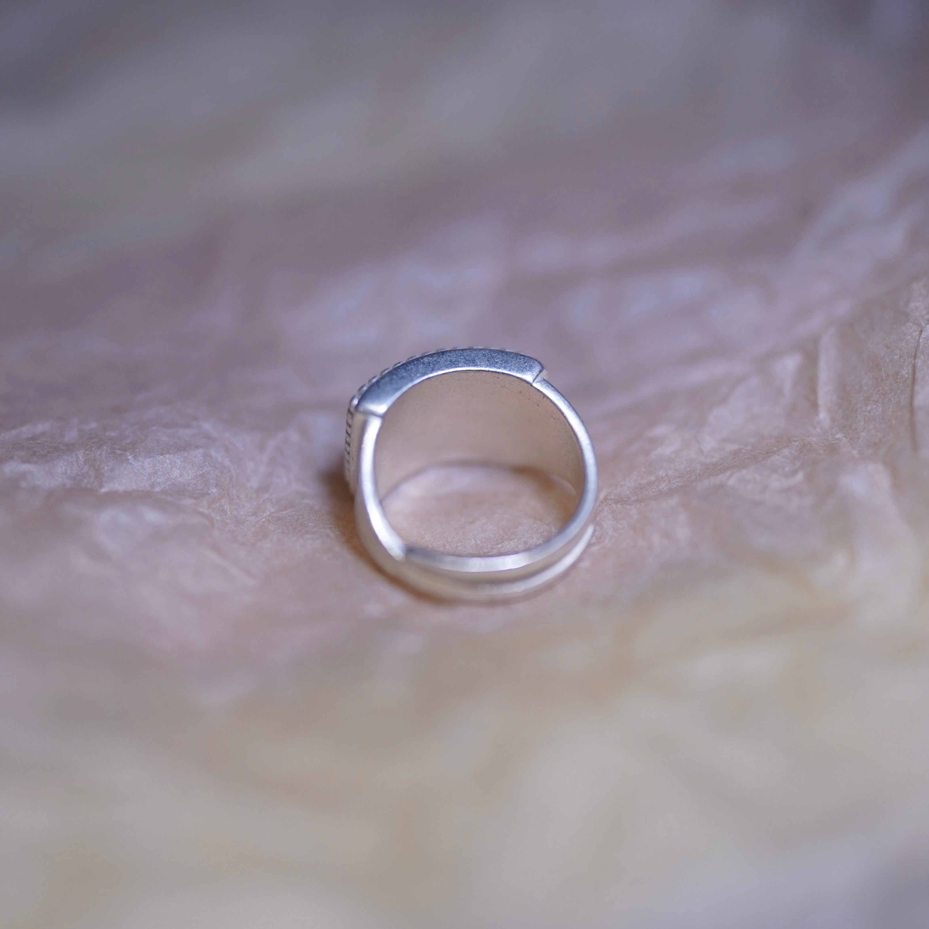 Gray Lips Ring