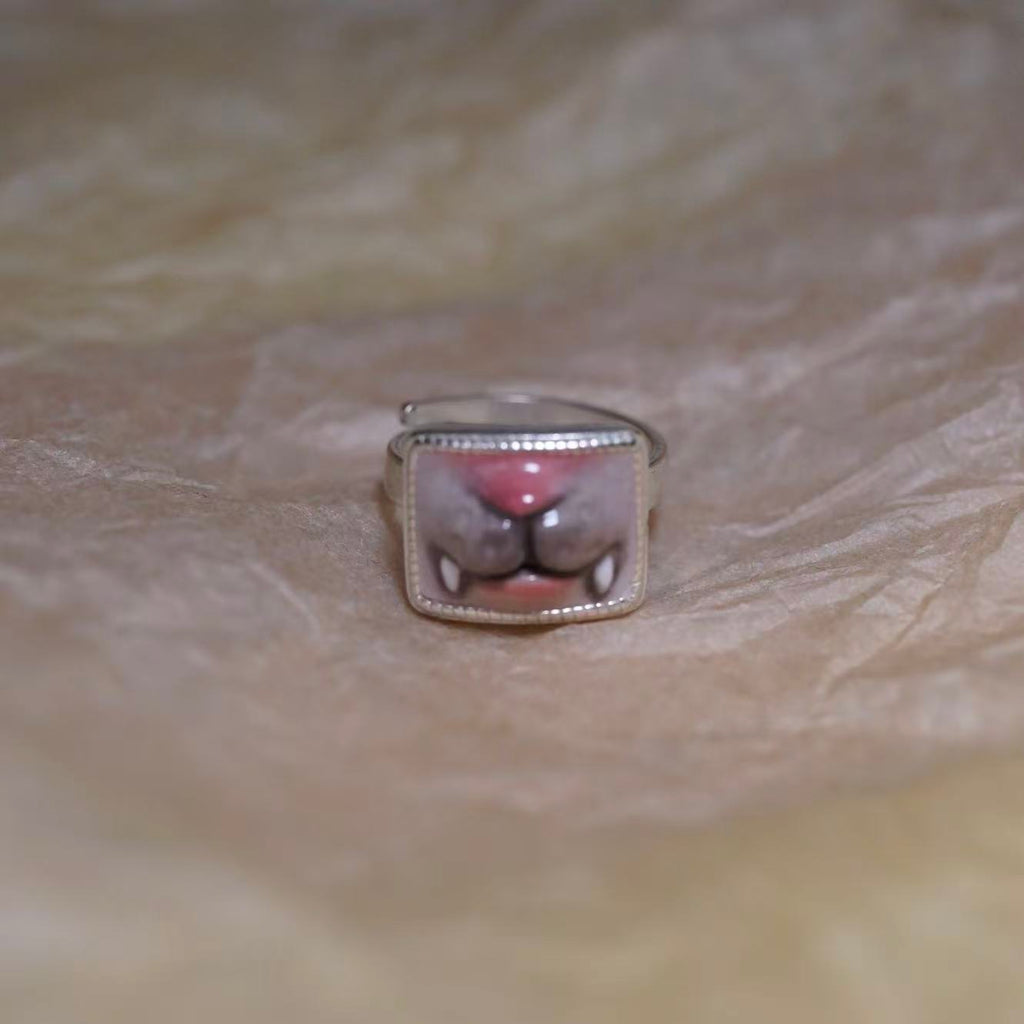 Gray Kitten Mouth Ring